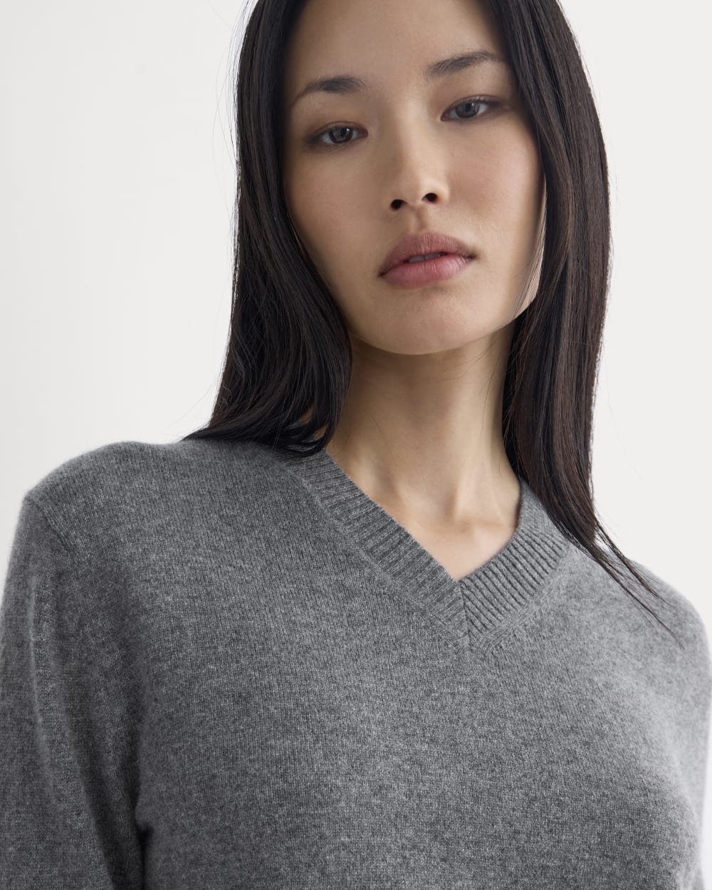 Cashmere Cropped High-V Sweater | Heather Charcoal